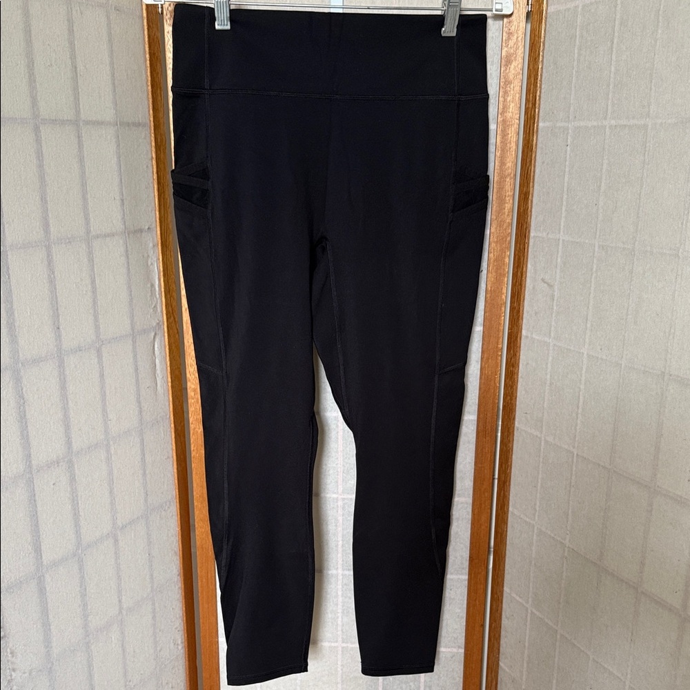 Women's Fabletics Motion365 High Waisted Black Leggings Sz L
